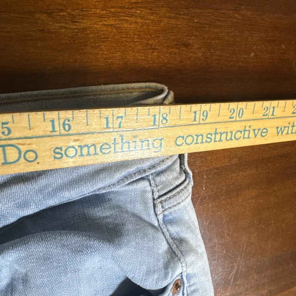 Levi's Boyfriend Jeans Women's Size‎ 34 Light Wash Relaxed Fit Denim
